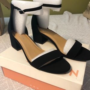 She&in women’s black low heel shoe, new in box